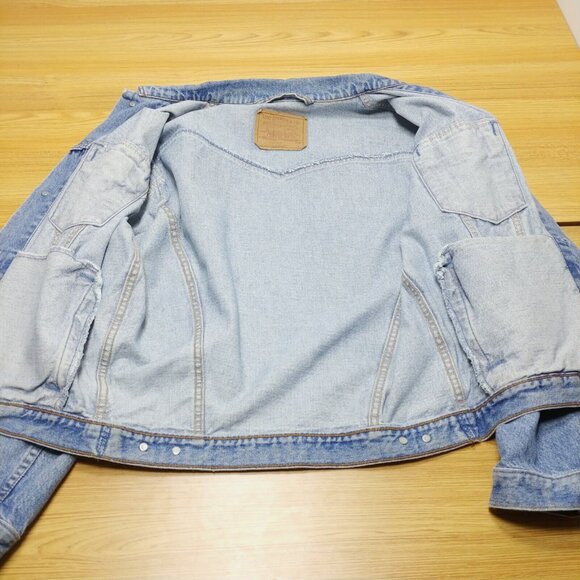 Vintage Made in Canada Levi's Trucker Denim Jacket - Picture 4 of 10